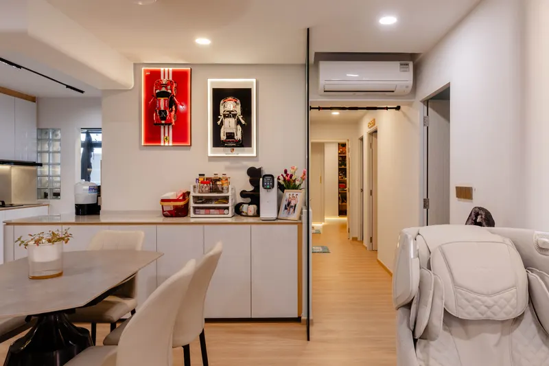 Dining area with island counter