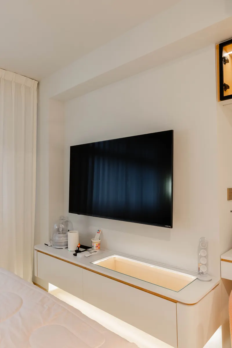 TV wall detail